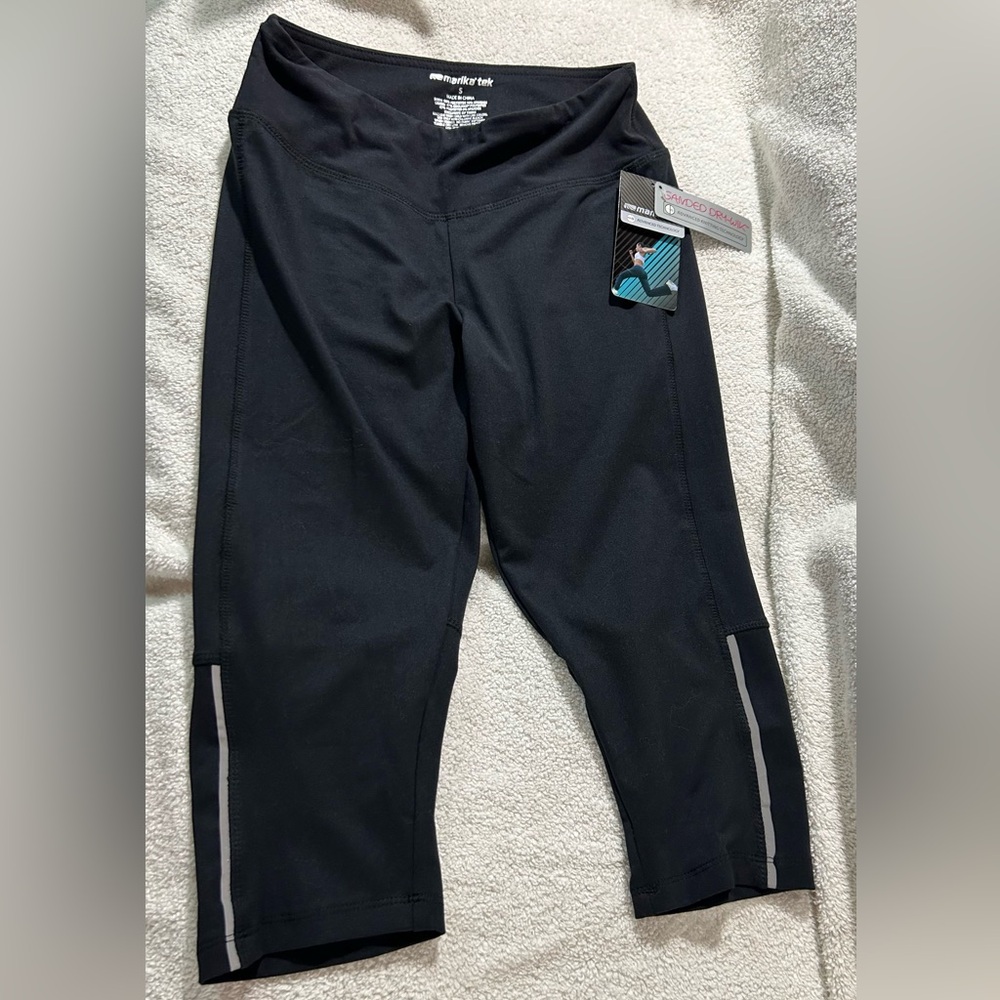 SALE! NWT Marika Tek Moisture Wicking Capri Yoga Workout Leggings Size Small